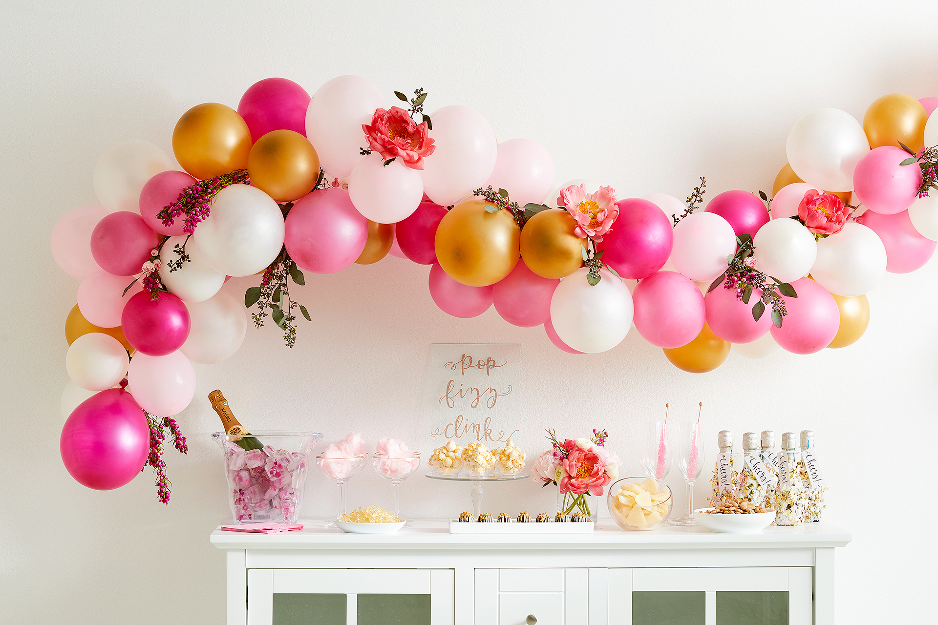 pink-gold-balloon-banner-decor-395d9d39