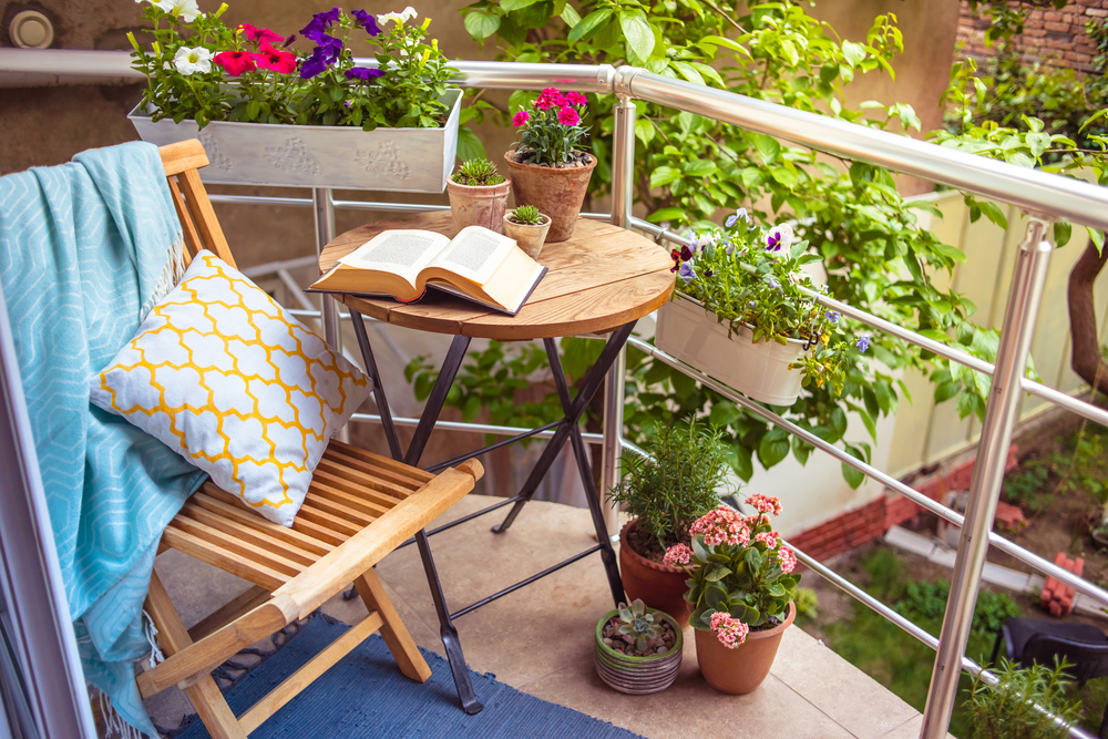 small tables & chairs for balcony