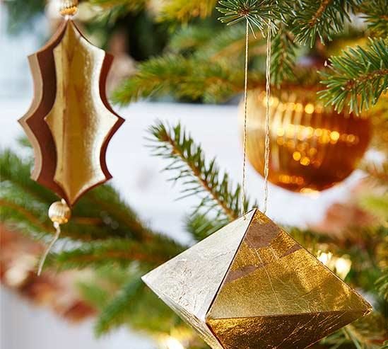 hang Christmas tree ornament