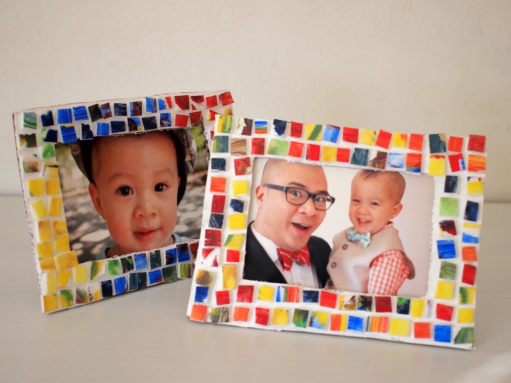 ponkstripesocks photo frame | photo frame decoration ideas